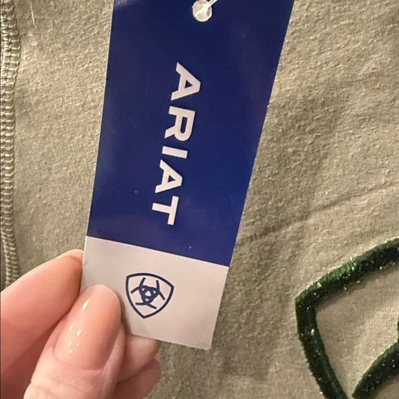 NWT Ariat Logo Sweatshirt Green Crewneck Pullover Women’s Size Small - Picture 3 of 6